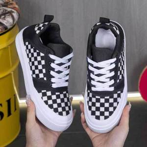 Free Shipping 2026 Spring New Collection: Flat-Soled Casual And Sporty Sneakers For Girls Featuring A Checkerboard Pattern And Canvas Material