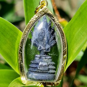 จี้ ปู่อือลือ พร้อมกรอบ นาคราช พญานาค พร้อมครอบแก้ว เจ้าปู่สุริยะวงศ์ชัย บึงโขงหลง ภูลังกา บึงกาฬ เนื้อทองเหลืองรมดำ ขนาด 2.5x4.5x0.5 cm.