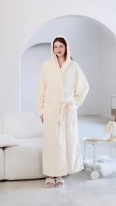Sacesr Extra long hooded thickened flannel couple bathrobe reaching ankles for autumn and winter 2Z5B1
