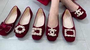 2026 Autumn New Vintage Red Flat Shoes Shallow Embroidered Chinese Style Wedding Shoes With Bow For Women