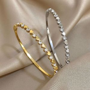 GFUTY น่ารัก กำไลข้อมือลูกปัด รักหัวใจ หินประดับ กำไลข้อมือสแตนเลสแฟชั่น ป้องกันน้ำ นержักรส กำไลข้อมือซ้อนกัน ของขวัญ