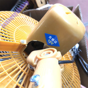 Quạt  Kẹp Trên Xe Ô Tô  12V và 24V cánh nhựa Màu vàng