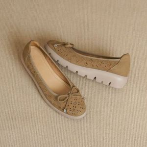 Free Shipping Hollow-Out Mom Shoes 2026 Autumn New Collection Featuring A Bow Design Soft Leather Soft Sole Breathable Lightweight And Comfortable For Everyday Wear