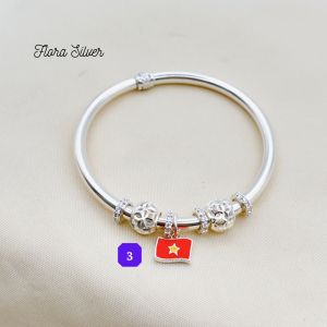FLORA 0405C - Vòng tay bạc ta hình lá cờ Tổ Quốc Việt Nam mix charm hình quả cầu phay và cầu kim tiề n dành cho bé