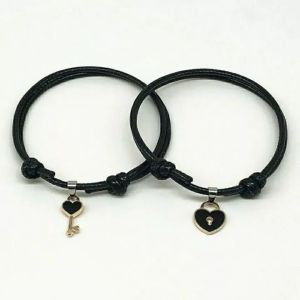 (2PCS)Gelang Couple magnet love kunci hitam / gelang pasangan / hadiah/gelang couple/gelang anniversary/gelang hitam/gelang magnet/gelang gembok kunci/gelang persahabatan