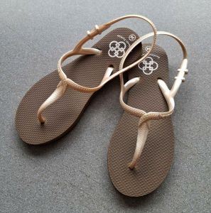 dép quai hậu nữ (form rộng đặt lùi size) có nhiều màu chất liệu cao su mềm dẻo mang êm chân siêu bền size 34 đến 39.