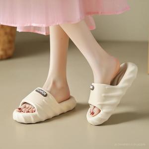 Light luxury high-end sandals for women in summer thick-soled non-slip outdoor wear bathroom home cartoon couple ins style soft sole breathable