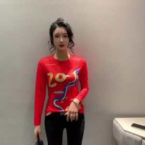 Ammin 2024 mùa xuân và mùa thu Vòng cổ đơn giản Thời Trang R hình hình học in bảng chữ cái tay áo dài T-Shirt Phụ Nữ phong cách Hàn Quốc màu đỏ Trung Quốc áo thanh lịch