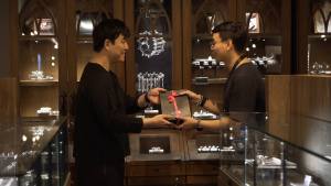 ake ake Fierce-De-Lis Braided 2.0 Spinner Ring แหวนเงินแท้ 925 แกะมือขัดเงาลงดํา ลายดอกลิลลี่เกี่ยวพันเถาวัลย์สุดดุดัน แบบแหวนหมุนได้