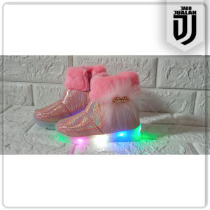 Sepatu Boots Lampu LED Anak Balita usia 1 2 3 4 5 6 Tahun / Sepatu Boots MENYALA Anak Perempuan Kerah Bulu Halus / Sepatu Baby Boots Zipper Variasi Bulu Halus / Sepatu Anak Boots Baby Balita Cewek Modis / Sepatu Boots LED Anak Wanita Fashion Trendy