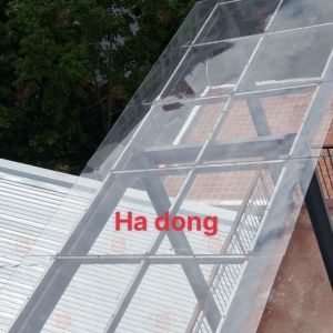 (Khổ cao 1.22m x dài 1m>> dày 1.6 ly) Tấm nhựa phẳng poly lấy ánh sáng màu TRONG SUỐT che nắng che mưa đều được DÀY DẶN