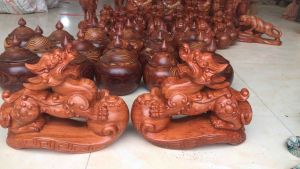 Tỳ hưu phong thủy đứng cành như ý  gỗ hương đá đầy đủ kích thước