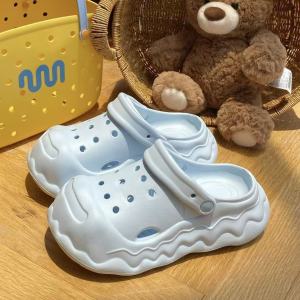 Thick-Soled Perforated Sandals For Women Summer Outdoor Wear 2026 New Cute Height-Increasing Non-Slip Beach Vacation Sandals