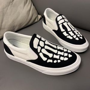 AU Europe 2025 New lightweight luxury skateboarding shoes for young men featuring a bone-patterned design casual style and breathable trendy look