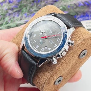 นาฬิกาแฟชั่นผู้ชาย กันน้ำ หน้าปัดมีบอกวันที่ สายหนังและสแตนเลส แถมกล่องให้ฟรี