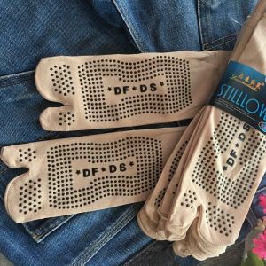 ถุงเท้าแยกนิ้วโป้ง (มีกันลื่น) 1คู่ พร้อมส่ง เนื้อดี ไม่บาง นุ่ม ใส่สบายเท้า ถุงเท้าแยก 2 นิ้ว