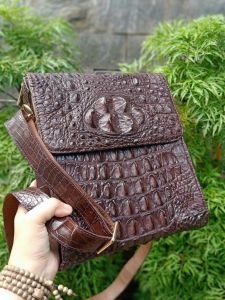 Túi đeo chéo cá sấu có móng cao cấp nam
