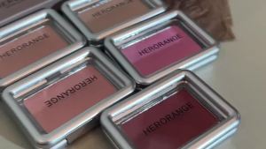 欧美风腮红!腮红低饱和肉桂粉色橘色膨胀收缩色哑光腮红女一体盘European and American blush! Blush low saturation cinnamon pink orange swell shrink matte blush womens one-piece plate