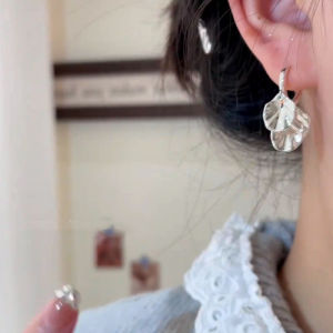 Fashionable Ring Gift 精致银色树叶耳扣光面设计气质时尚百搭耳环轻奢高级感新款耳饰女