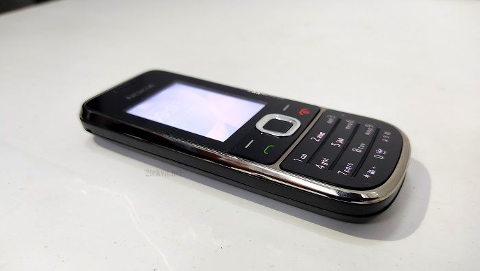 Điện thoại bàm phím Nokia cổ 2700 man zin giá rẻ