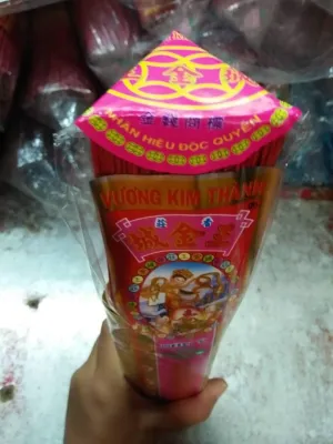 NHANG THƠM VƯƠNG KIM THÀNH cao 3 tấc ÍT TÀN ÍT KHÓI 331 CÂY ĐƯỢC NHIỀU KHÁCH TIN DÙNG