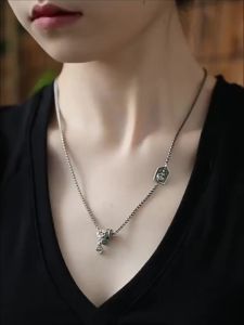 สร้อยคอพระพุทธเจ้ากรีนทาราสำหรับผู้หญิง สไตล์วินเทจ ทำมือ หลากหลาย บุคลิกภาพใหม่ สไตล์จีน โซ่เสื้อกันหนาวระดับไฮเอนด์