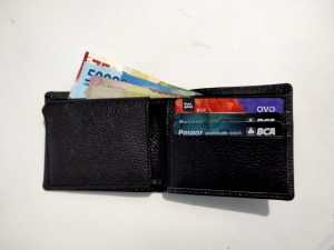 Dompet Kulit PU leather Lipat Dua For Pria With Kantong Lipatan Mewah For Kartu Kredit - Black