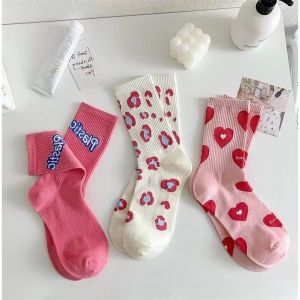 Fashion Living ถุงเท้าผ้าฝ้าย ถุงเท้านักเรียน ถุงเท้าน่ารัก ถุงเท้ากลาง ถุงเท้าพิมพ์สตรอเบอร์ รี่ถุงเท้าสีชมพู ถุงเท้าระบาย อากาศ และสะดวกสบาย ถุงๆ