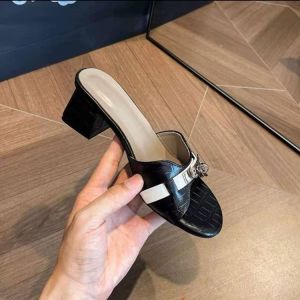 [Free Shipping] Korean-style white chunky heel sandals 2026 summer with metal buckle design fashionable and versatile high-heeled womens sandals