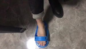 Foot washing tool lazy person rubs and rubs foot stones slippers go to dead skin bathroom take a shower clean slippers