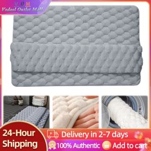 Elegant Absorbent Non Slip Bathroom Rug Soft Bath Mat for Home Spa and Hotel in Classic White and Navy Blue