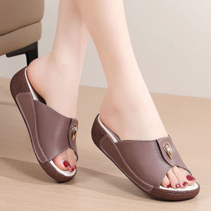 รองเท้าแตะเป็นฤดูร้อนใหม่ผู้หญิงสวมแฟชั่นหนังกันลื่นโดยไม่เหนื่อยพื้นรองเท้านุ่มและพื้นรองเท้านุ่มสําหรับคุณแม่