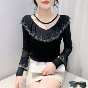 YIMEI เสื้อจับจีบประดับเพชรร้อนแรงแบบใหม่สำหรับฤดูใบไม้ร่วงของ2024เสื้อเชิ้ตลีลาศคอโพรงกลมทันสมัยอุตสาหกรรมหนักเสื้อผู้หญิงที่มีแขนยาวทรัมเป็ตไม่เหมือนใคร