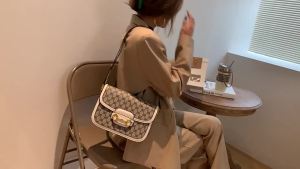 Small Square Bag 2024 New Womens Crossbody Bag Autumn Winter Versatile Retro Stylish Niche Bag Single Shoulder Bag Trendy