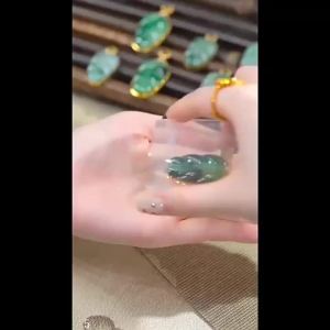 AE Golden Jade Leaf Imitation Jade Green Necklace Pendant for Women Large Leaf with Bamboo Knot Design Sweater Chain Clothing Accessory
