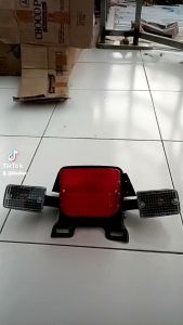 STOPLAMP ASSY MERAH LAMPU STOP BELAKANG ASSY MERAH HONDA GL100 GL 125 SET PANGKON DAN LAMPU SEIN MIKA BENING FREE EMBLEM STOPLAMP
