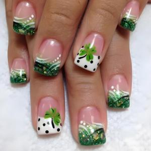 24 Pcs Saint Patricks Day Press On Nail Glittering False Nail Shamrocks Acrylic Nail French Tip Stick on Nail