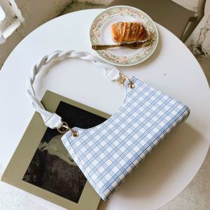 túi kẹp nách Clever xinh xắn Size: 285cm x 16cm x 6cm