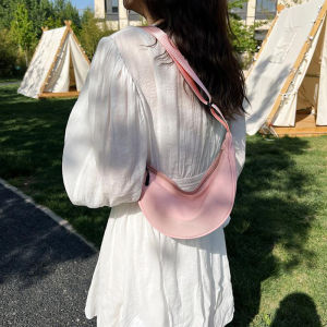 QDshop สินค้าใหม่ แนะนำ กระเป๋าแฟชั่นขนาดกลาง จุของได้เยอะ พร้อมเสิร์ฟแล้วจ้าาา ใครยังไม่มีรีบกดสั่งเลยน๊า ดีไซน์สวย แมทช์ง่าย ใช้งานได้ทุกวัน