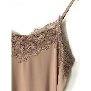 [ส่งเร็วพิเศษ!] 🍒Ninamee เสื้อสายเดี่ยวลูกไม้ผ้าลื่น อก37-44 นิ้ว ซับในลูกไม้ ผ้ายืดสบาย สายเดี่ยวซาติน สาวอวบใส่ได้2701