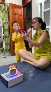 Loa Bluetooth Karaoke Mini K12 kèm mic không dây công suất 10W Loa Karaoke 2 Mic Thay Đổi Tông Chất Lượng