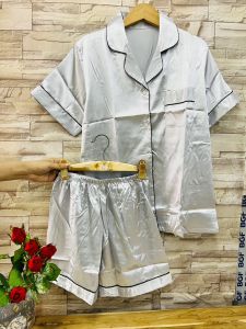 เสื้อแขนสั้น+กางเกงขาสั้น ชุดนอนซาติน ชุดนอนแขนสั้นขาสั้น ชุดนอนผ้าซาติน ชุดนอนสีพื้น ชุดนอนแฟชั่นสไตล์เกาห
