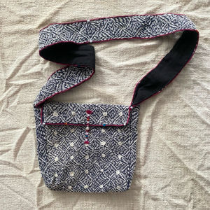 กระเป๋า Crossbody ด้นมือ** | มีหลายลาย