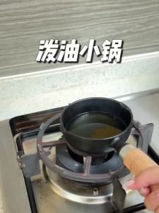 【Ship in 24H】全场大促！新款热油小锅泼油锅淋油炸油家用食品级无涂层油锅煎蛋神器小铁锅New hot oil small pot oil pouring pot pouring deep fried oil for household use物美价廉