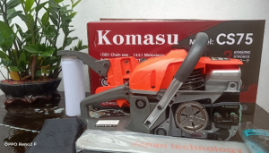 Máy cưa xích chạy xăng KOMAUSU CS75 xích lớn máy cưa xích chạy xăng trọng lượng 6.5kg lam dài 5.5 tấc kèm bình pha xăng.