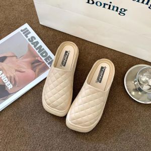 QZshop HOTHIT🦄รองเท้าแฟชั่นดีไซน์สุดล้ำนำสมัย รองเท้าแตะผู้หญิงนำเทรนสุดฮิตเรียบง่ายน่ารักมากมี3สีให้เลือกกันได้เลย    พื้นนิ่มใส่สบายมากกก ใส่เเล้วยังต้องเหลียวมอง  ใครมองก็ถูกใจ 🔥