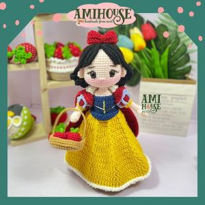 Búp bê Bạch Tuyết bằng len móc thủ công – Gấu bông handmade 100% cotton an toàn cho bé – Ami House