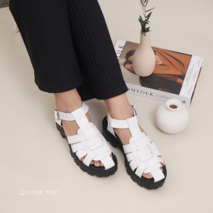 QUINCE Yuri Sandal Wanita Strap
