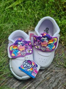 รองเท้านักเรียน รองเท้าพละเด็ก รองเท้านักเรียนสีขาว รองเท้านักเรียนแชปปี้ ลายม้าโพนี่ รุ่นPN995 เทปมีไฟ🔥 ปีล่าสุด พร้อมส่ง.