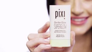 Pixi On-the-Glow SuperGlow    Shade NaturaLustre    Hydrating Highlighter Stick with Ginseng Aloe Vera & Fruit Extracts    For Cheeks & Brow Bones    19g / 0.6oz    Paraben-Free Luminous Natural Highlight